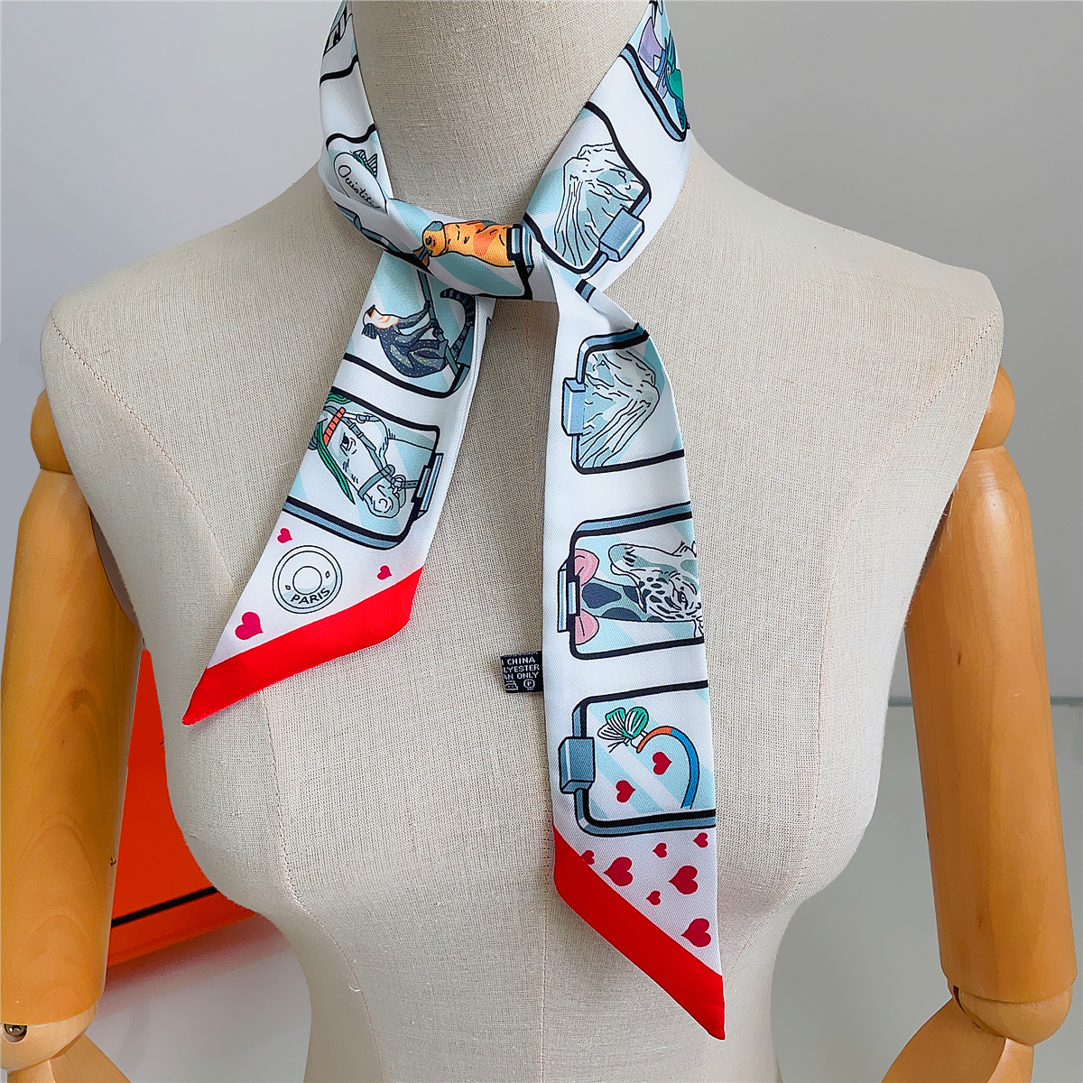 Brand Design Twill 100% Silk S - огляд і ціна Scarf Silk Square