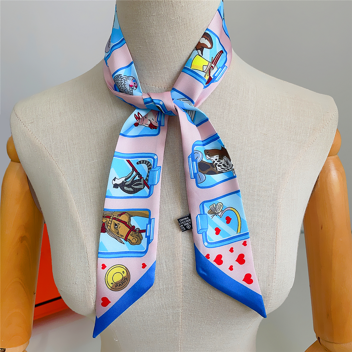 Brand Design Twill 100% Silk S - огляд і ціна Scarf Silk Square