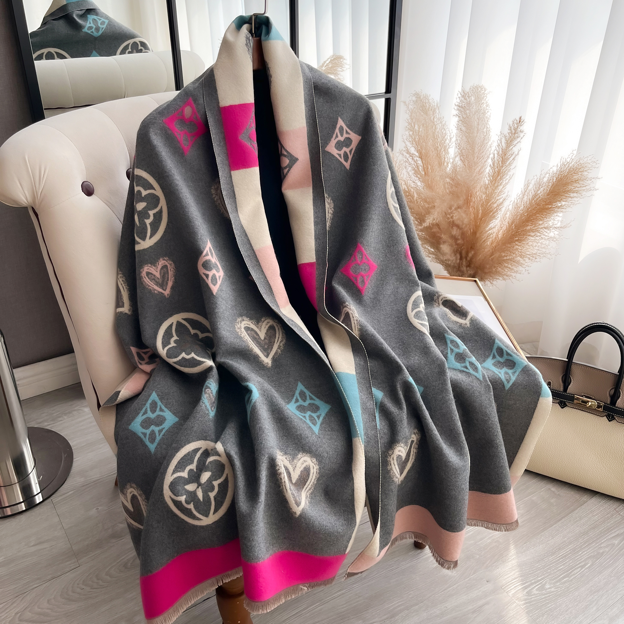 Luxury Cashmere Love Scarf Win - огляд і ціна Woven Scarf Blanket