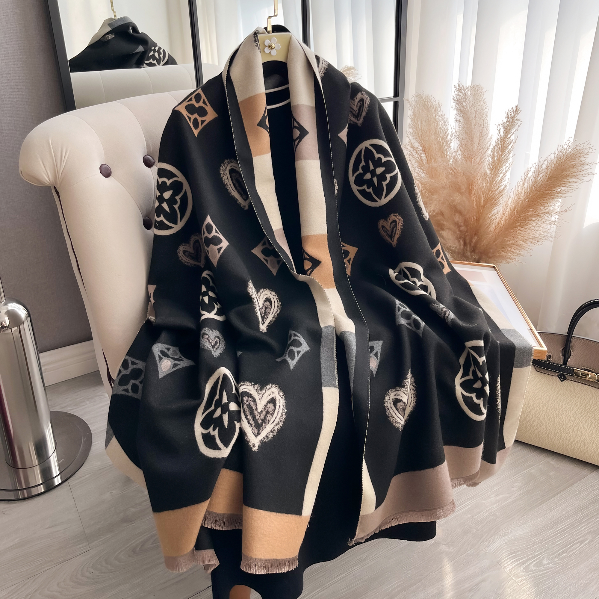 Luxury Cashmere Love Scarf Win - огляд і ціна Woven Scarf Blanket