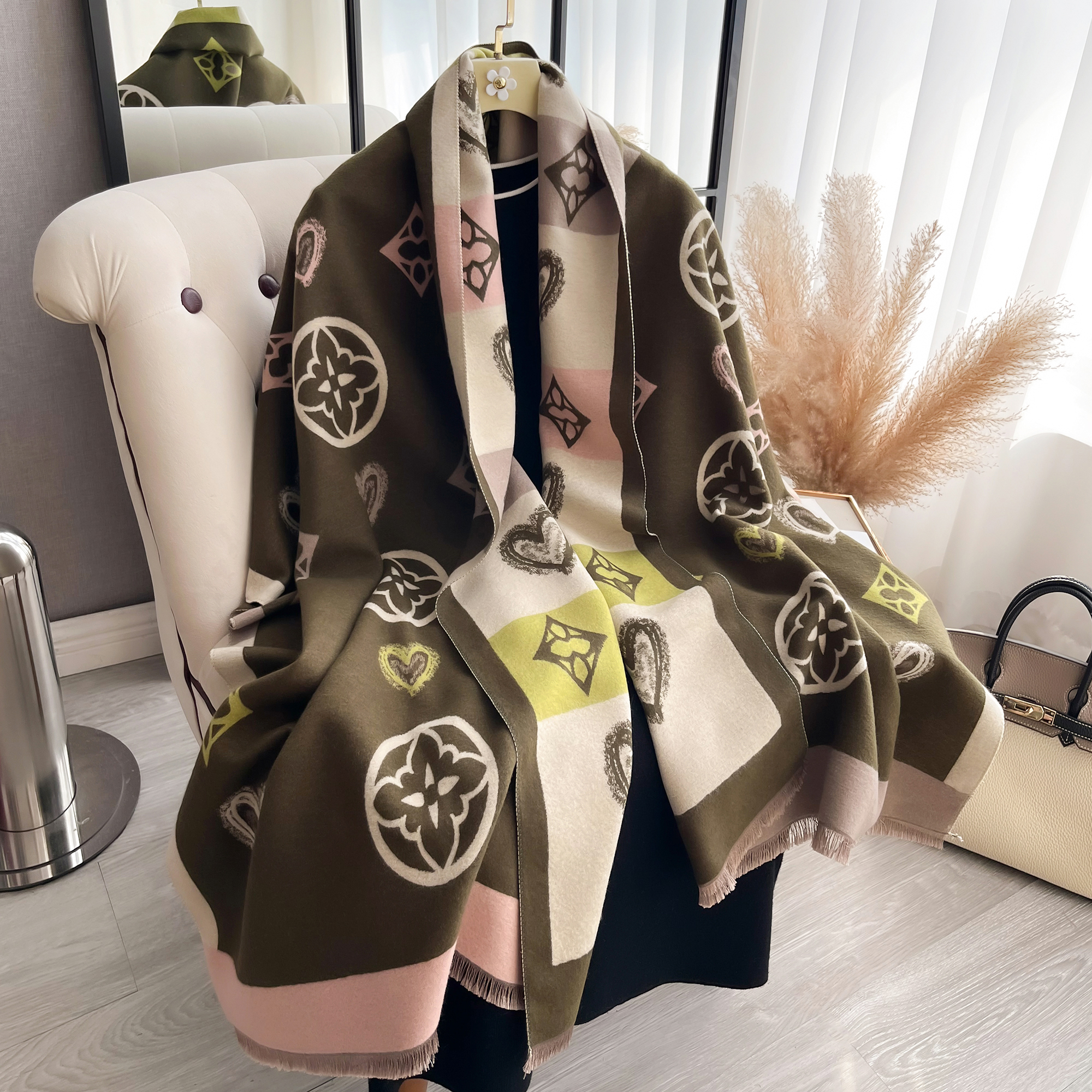 Luxury Cashmere Love Scarf Win - огляд і ціна Woven Scarf Blanket