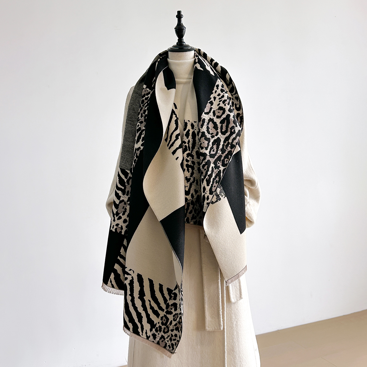 New Brand Elegance Two-Sided L - огляд і ціна Woven Scarf Blanket