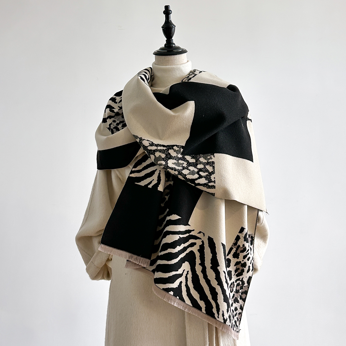 New Brand Elegance Two-Sided L - огляд і ціна Woven Scarf Blanket